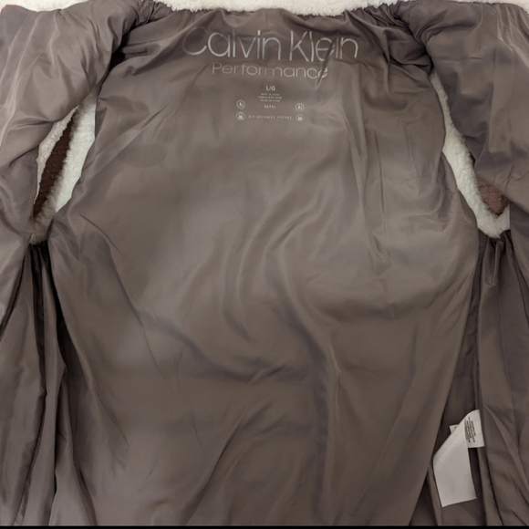 Brand new Calvin Cline Puffer Vest - Picture 3 of 11